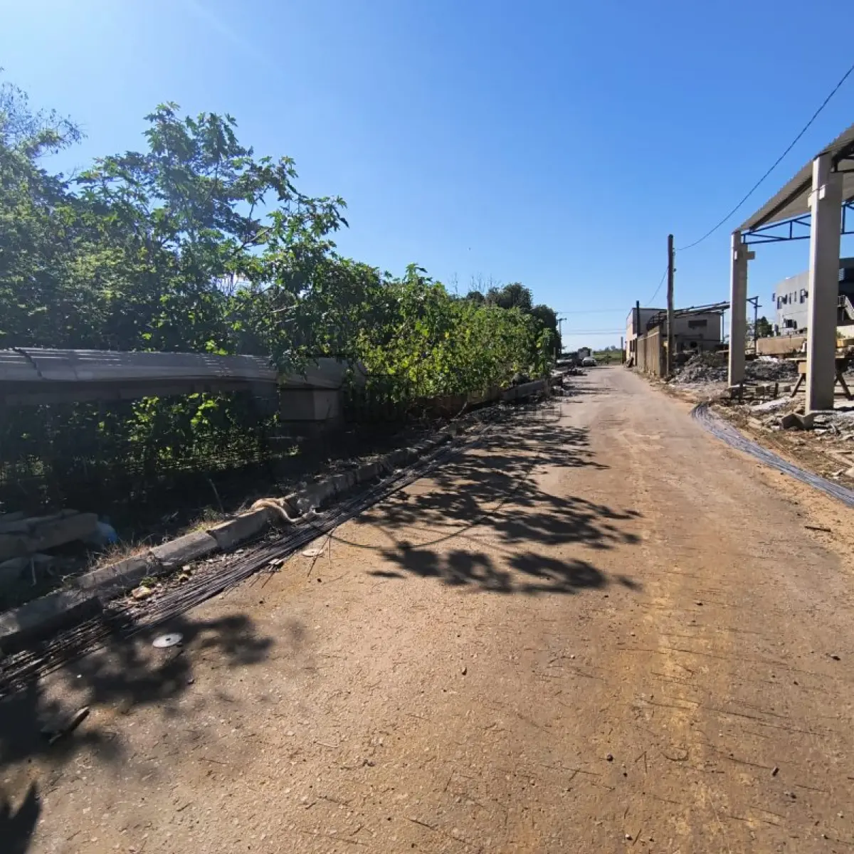 LOTE 005 - (CANOAS/RS) Um terreno, c/ benfeitorias, na rua Berto Círio, possuindo a área superficial de 8.400m²