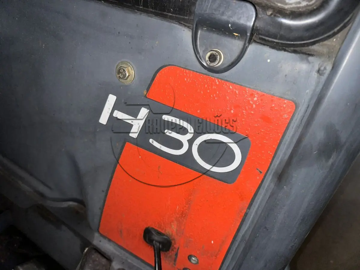LOTE 001 - Uma empilhadeira Linde, modelo H30T, ano 2007, capacidade 3.000kg