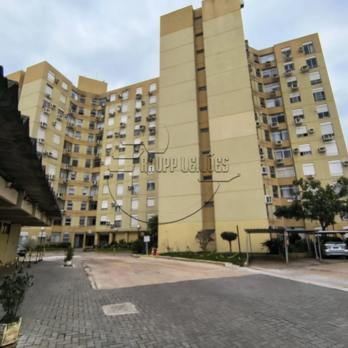 LOTE 002 - 02ª DATA | (PORTO ALEGRE/RS) O apto 808, c/ 63,61m², do Edifício Bandeirante, no Conjunto Resid. Santos Dumont, no Bairro Tristeza