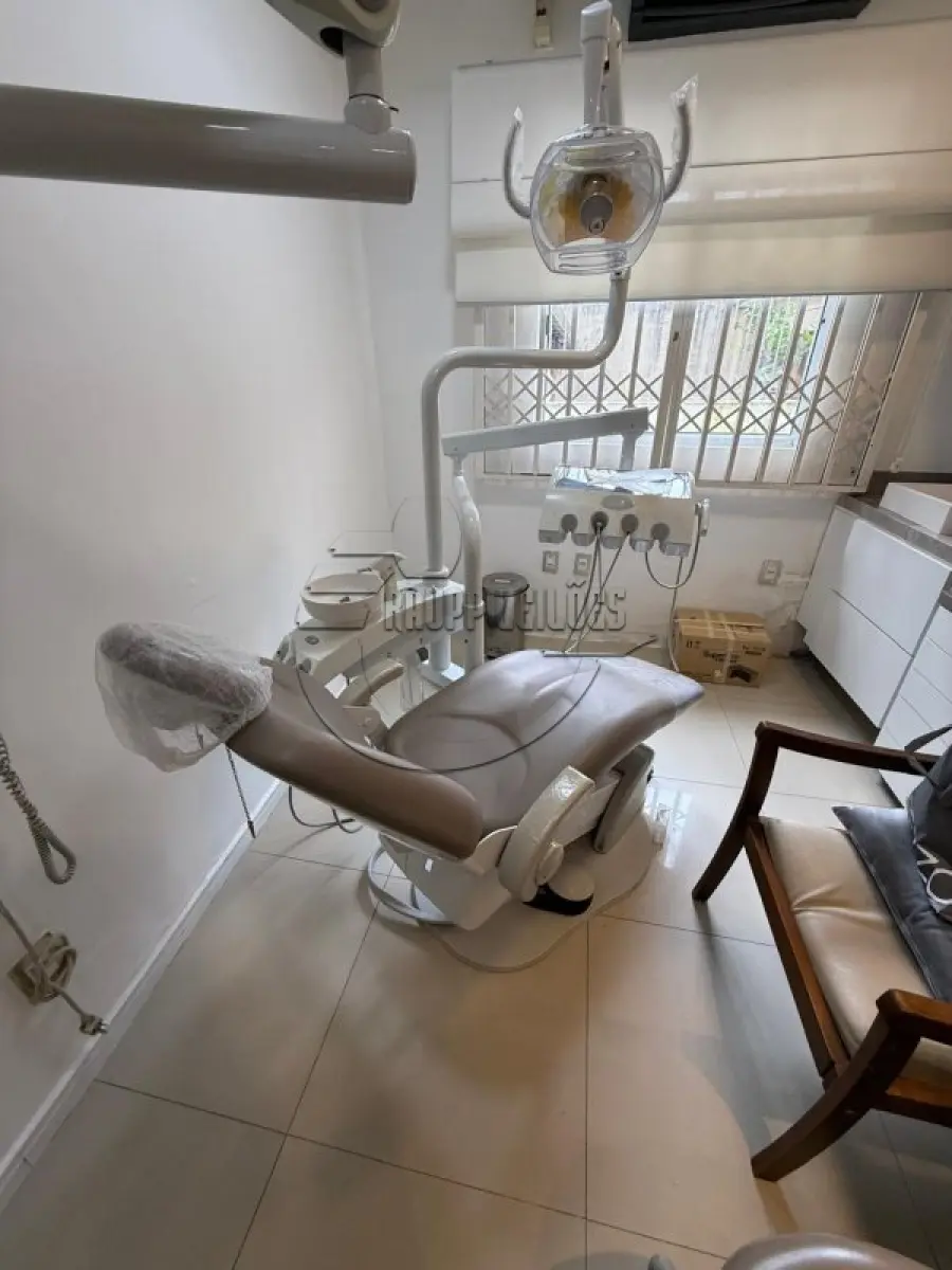 LOTE 005 - Uma cadeira odontológica KAVO DENTAL EXCELLENCE