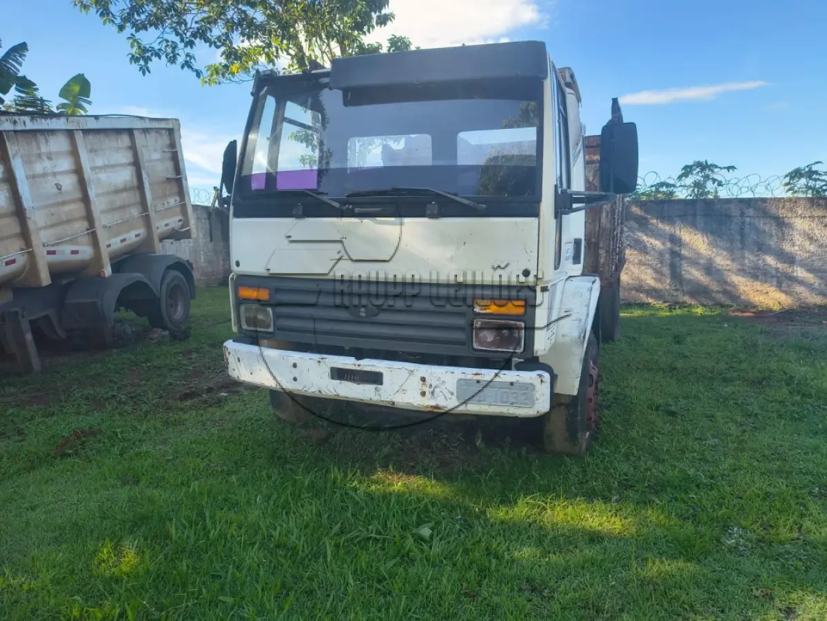 LOTE 006 - **Um caminhão FORD/CARGO 1617, ano/mod 1994/1995
