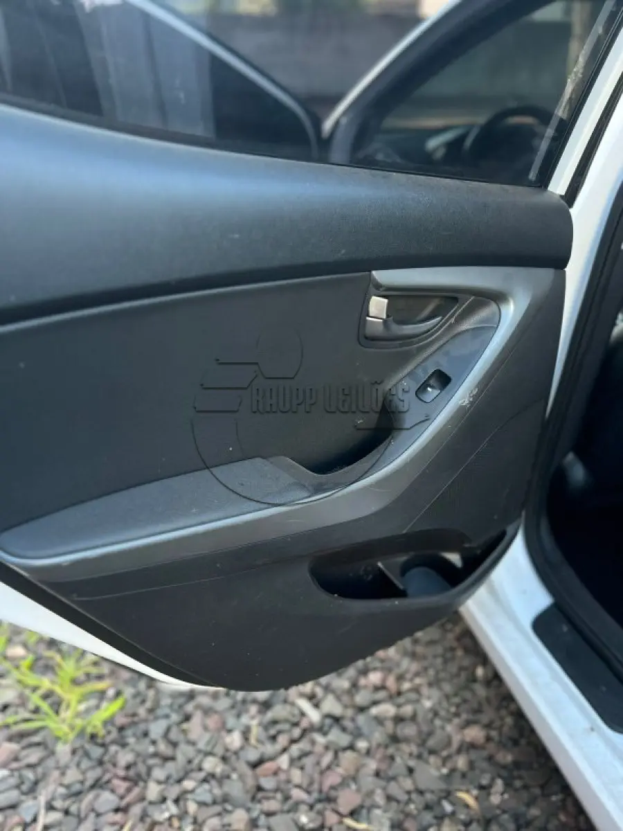 LOTE 009 - Um veículo I/HYUNDAI ELANTRA, ano/mod 2014/2015