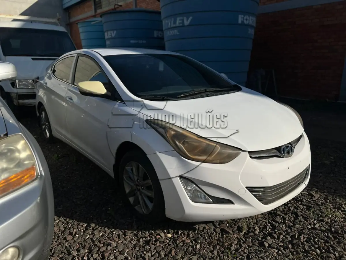 LOTE 009 - Um veículo I/HYUNDAI ELANTRA, ano/mod 2014/2015