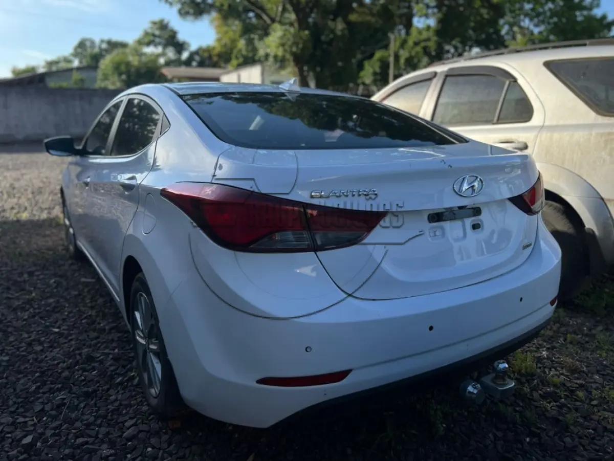 LOTE 009 - Um veículo I/HYUNDAI ELANTRA, ano/mod 2014/2015