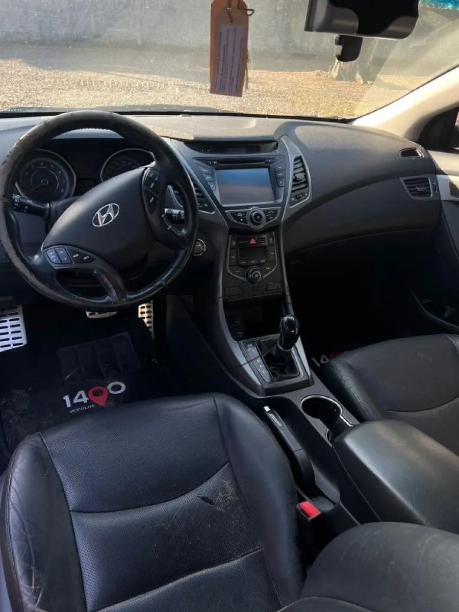 LOTE 009 - Um veículo I/HYUNDAI ELANTRA, ano/mod 2014/2015