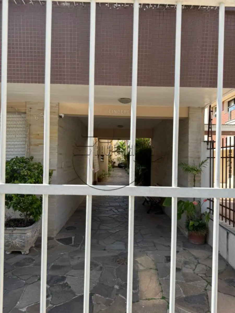 LOTE 009 - (PORTO ALEGRE/RS) O apto 101 do Edifício Cinderela, c/ 80,12m², no Bairro Menino Deus