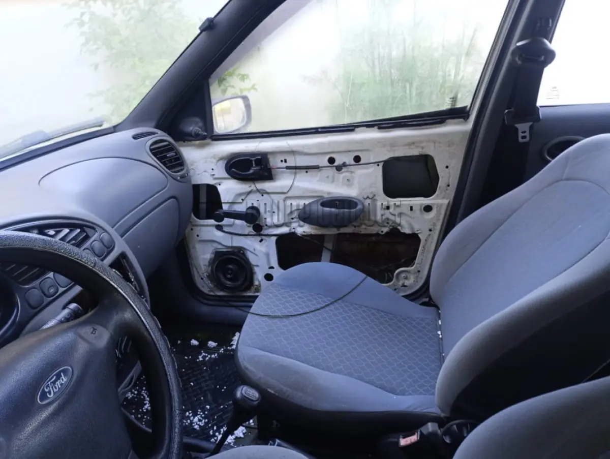 LOTE 009 - Um veículo FORD/FIESTA GL, ano/mod. 2000/2000