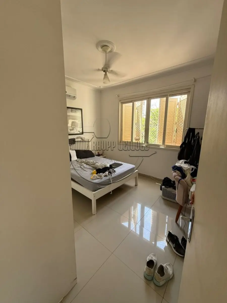 LOTE 012 - (PORTO ALEGRE/RS) O apto 11 do Edifício Sarapuy, c/ 48,60m², no Bairro Menino Deus