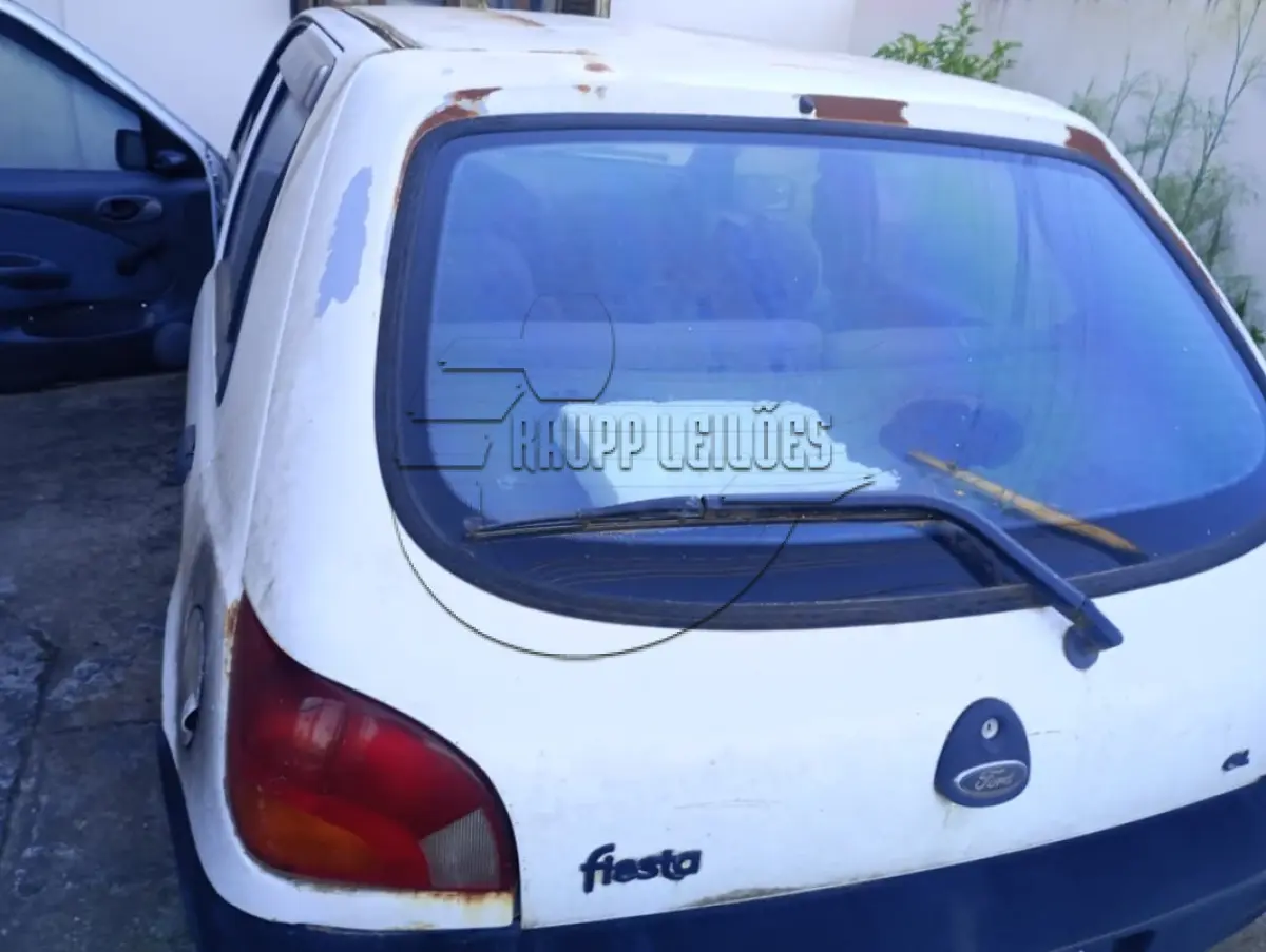 LOTE 009 - Um veículo FORD/FIESTA GL, ano/mod. 2000/2000