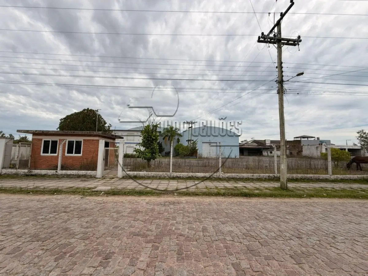 LOTE 001 - 02ª DATA | (TAPES/RS) 03 terrenos c/ diversos prédios industriais, no Bairro Centro