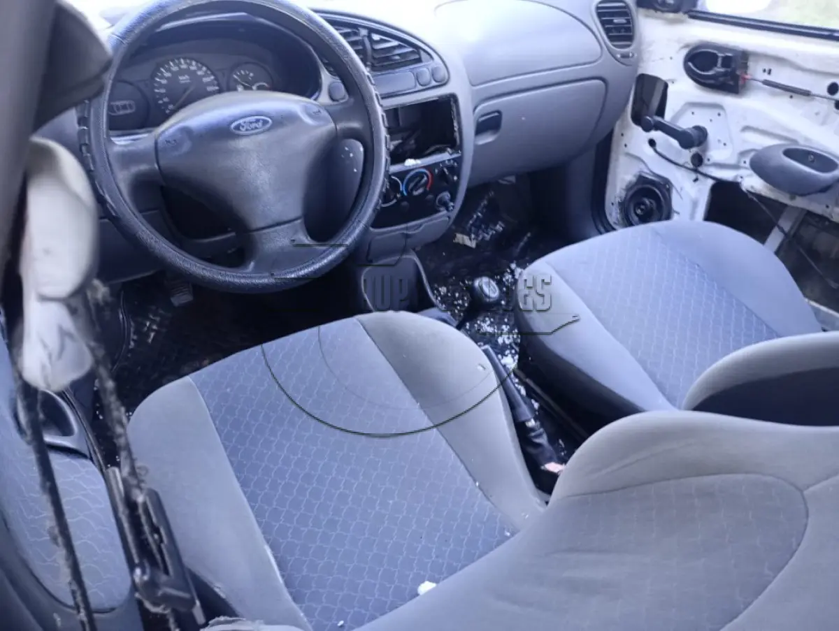LOTE 009 - Um veículo FORD/FIESTA GL, ano/mod. 2000/2000