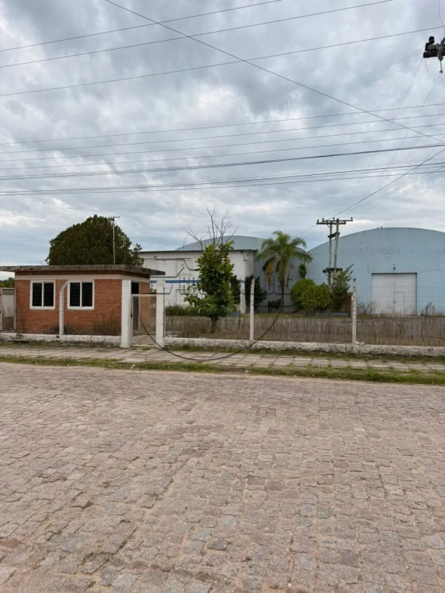 LOTE 001 - 02ª DATA | (TAPES/RS) 03 terrenos c/ diversos prédios industriais, no Bairro Centro