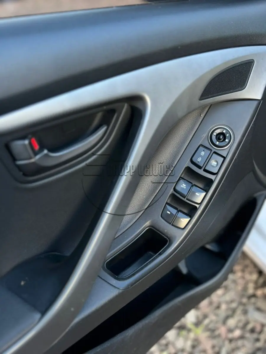 LOTE 009 - Um veículo I/HYUNDAI ELANTRA, ano/mod 2014/2015