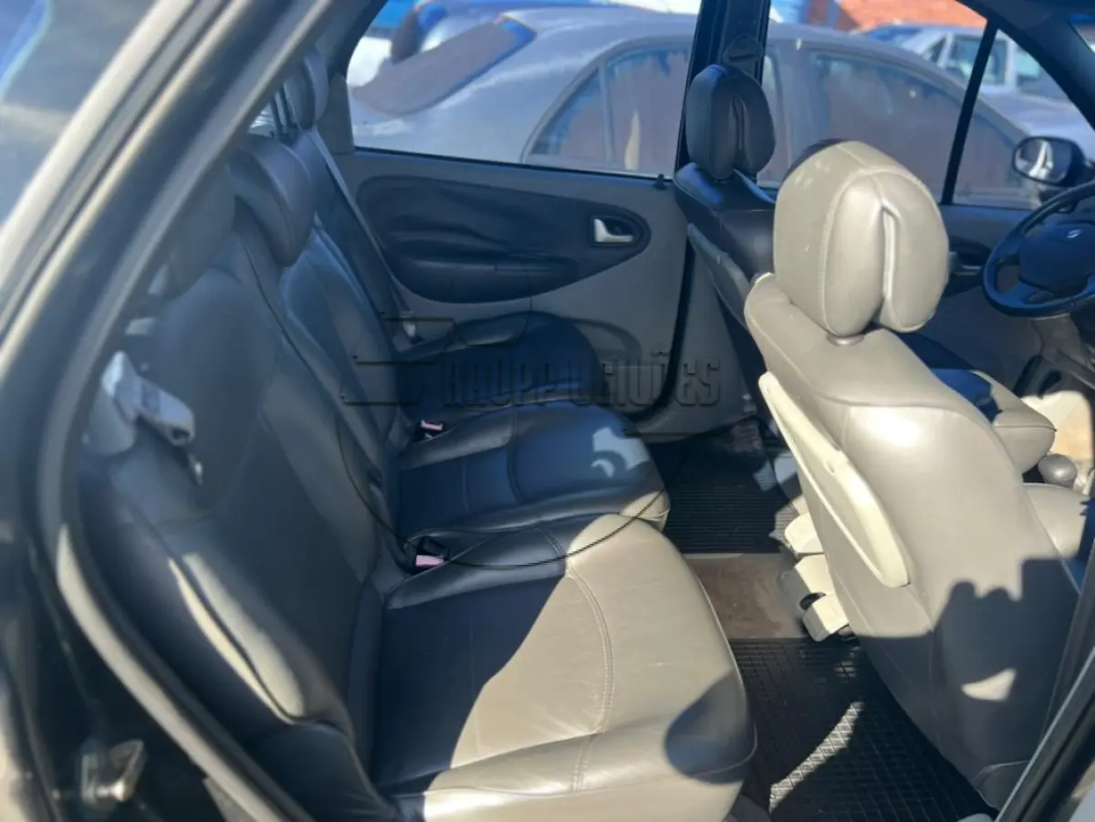 LOTE 007 - 02ª DATA | Um veículo RENAULT/SCENIC PRI 2016V,  ano/mod 2005/2006