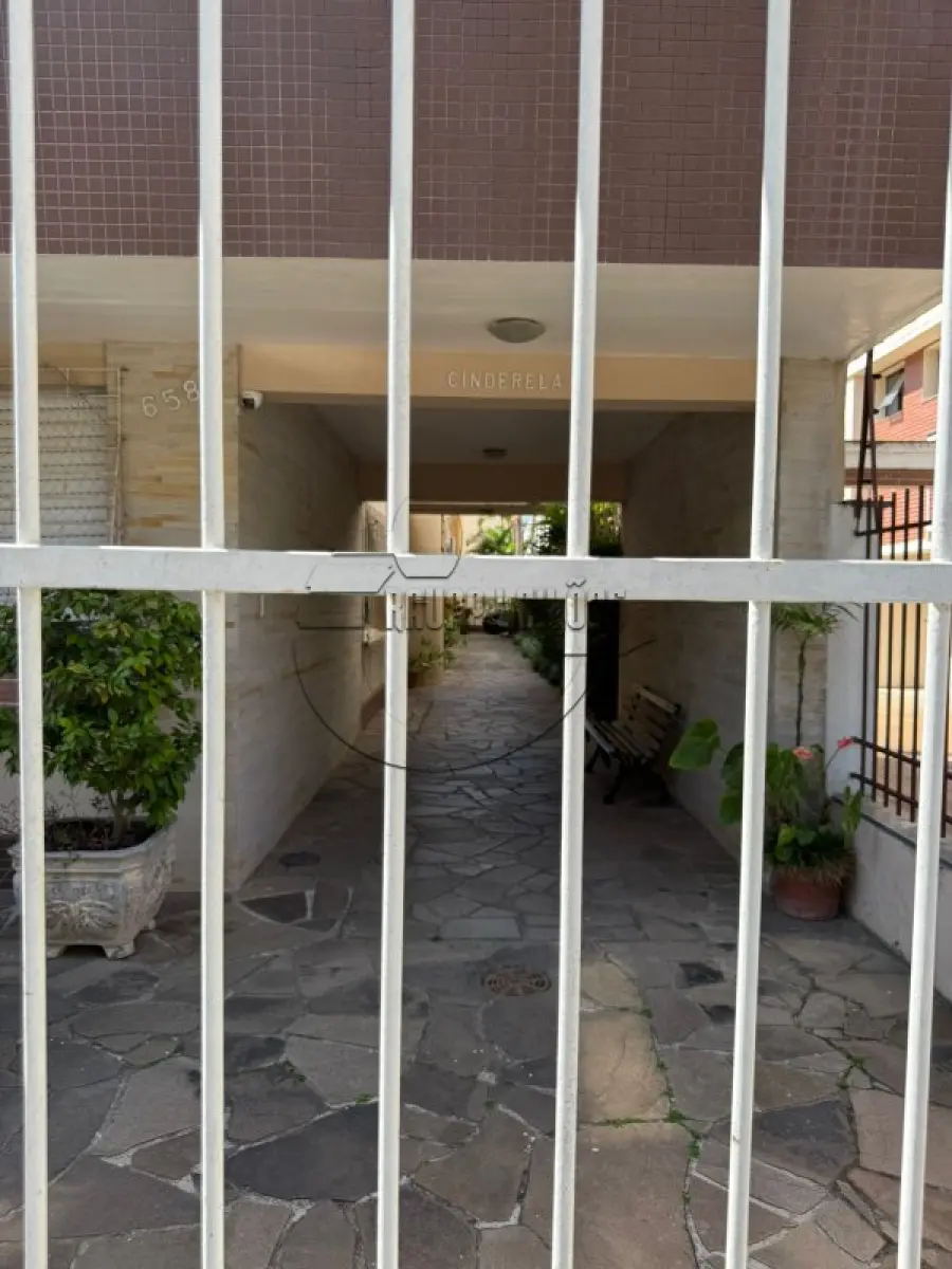 LOTE 009 - (PORTO ALEGRE/RS) O apto 101 do Edifício Cinderela, c/ 80,12m², no Bairro Menino Deus