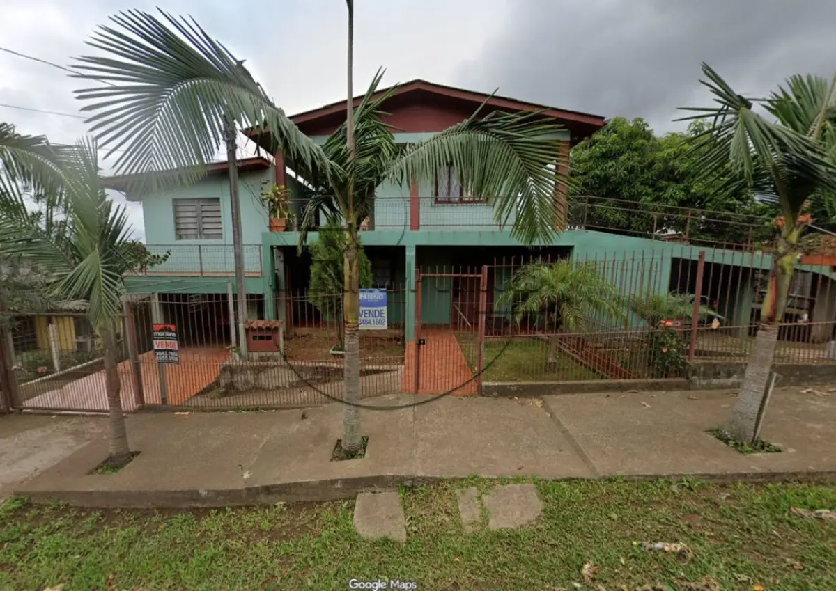 LOTE 015 - (GRAVATAÍ/RS) Uma casa c/ aprox. 215,00m², no Bairro São Vicente