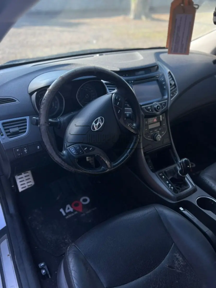 LOTE 009 - Um veículo I/HYUNDAI ELANTRA, ano/mod 2014/2015