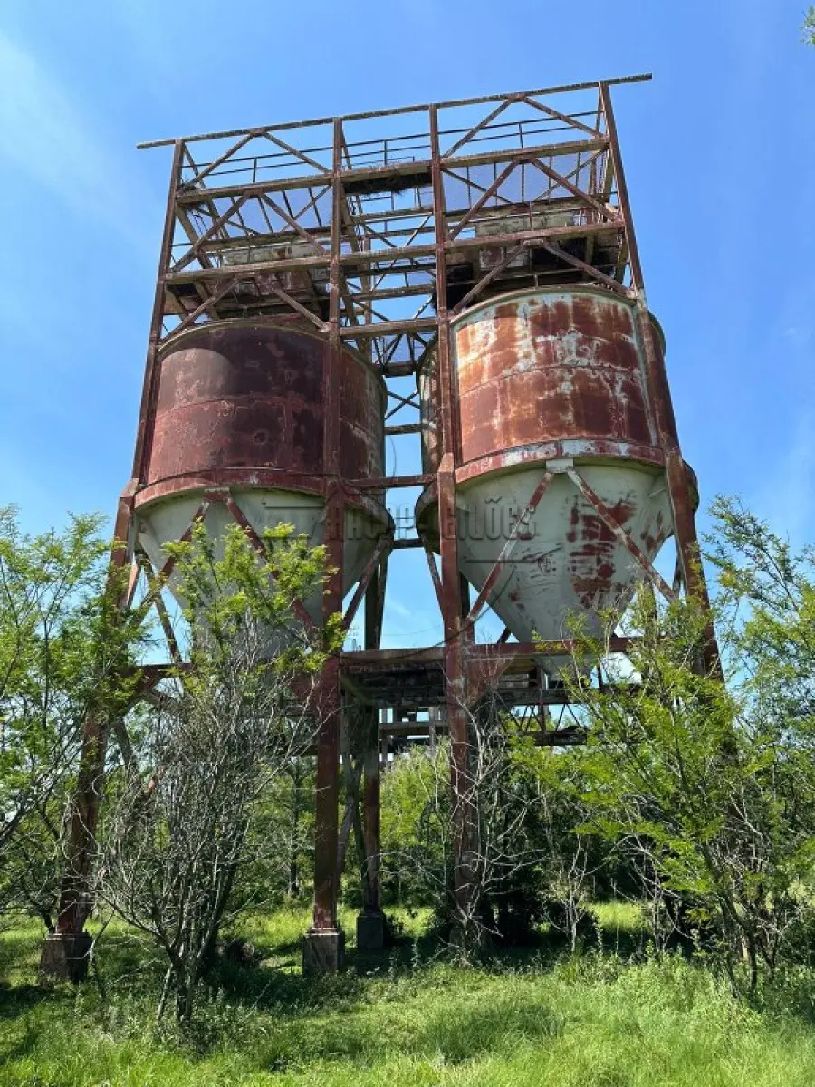 LOTE 004 - (Unidade de IRUÍ/RS) Silos e sucatas diversas | Apregoado apenas caso o LOTE 001 NÃO SEJA VENDIDO