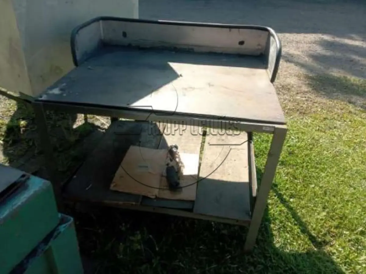 LOTE 052 - (Unidade de MINAS DO LEÃO P1) Cofre - peneiras - estufa - entre outros | Apregoado apenas caso o LOTE 045 NÃO SEJA VENDIDO
