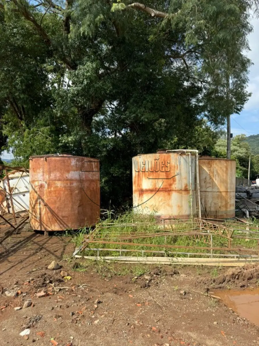 LOTE 017 - Quatro RESERVATÓRIOS DE ÁGUA