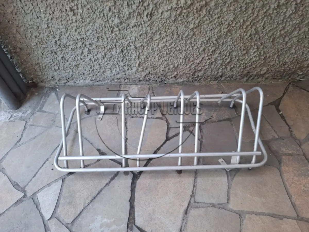 LOTE 079 - (Unidade de PORTO ALEGRE/RS) Bebedouro - armário - escadas - bicicletário | Apregoado apenas caso o LOTE 074 NÃO SEJA VENDIDO