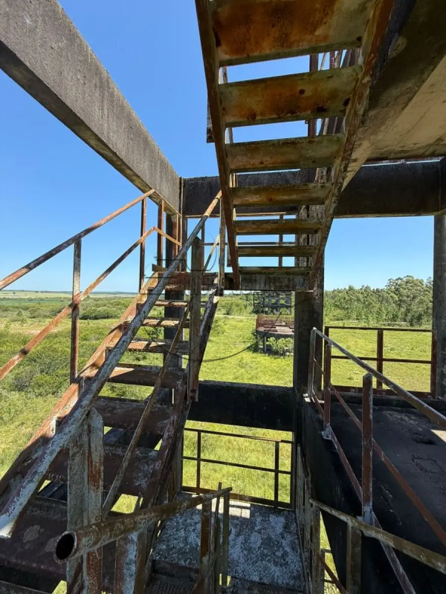 LOTE 051 - (Unidade de MINAS DO LEÃO P1) Conjunto de guincho/tambor - barracão - torre de ferro | Apregoado apenas caso o LOTE 045 NÃO SEJA VENDIDO