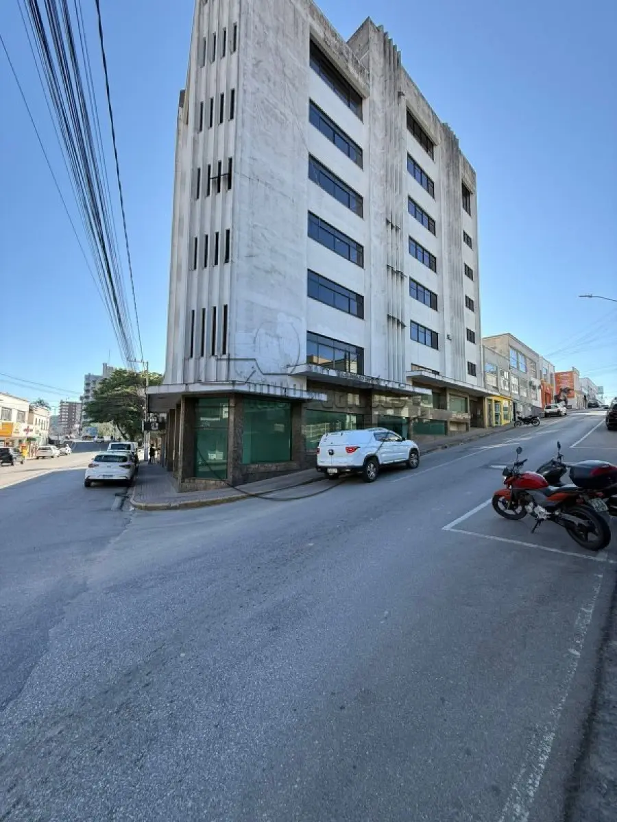 LOTE 001 - 02ª DATA | (SÃO JOÃO BATISTA/SC) Um prédio de esquina c/ aprox. 1.684,18m², no Bairro Centro