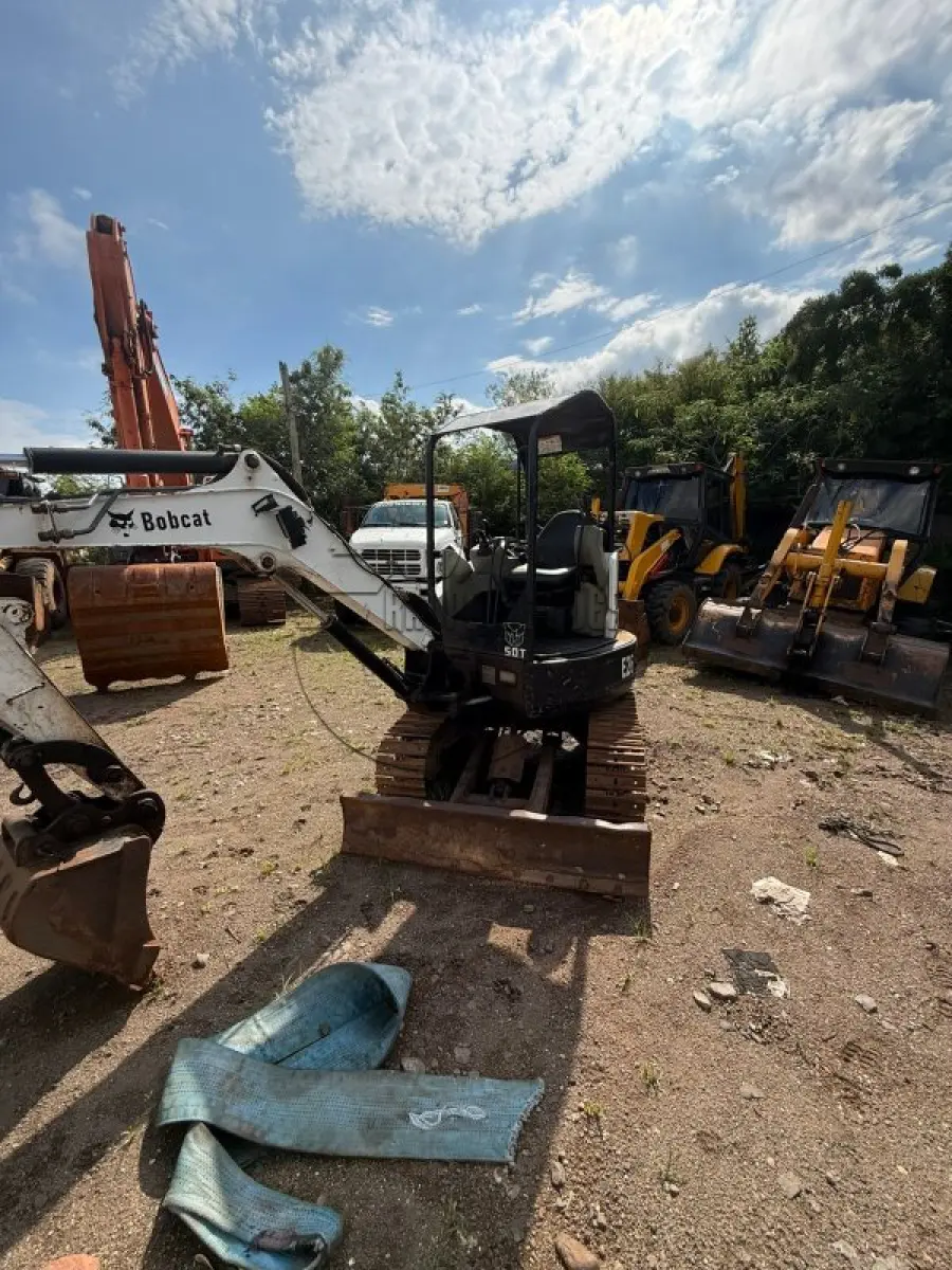 LOTE 012 - Uma MINI ESCAVADEIRA HIDRÁULICO BOBCAT, ano 2018, funcionando