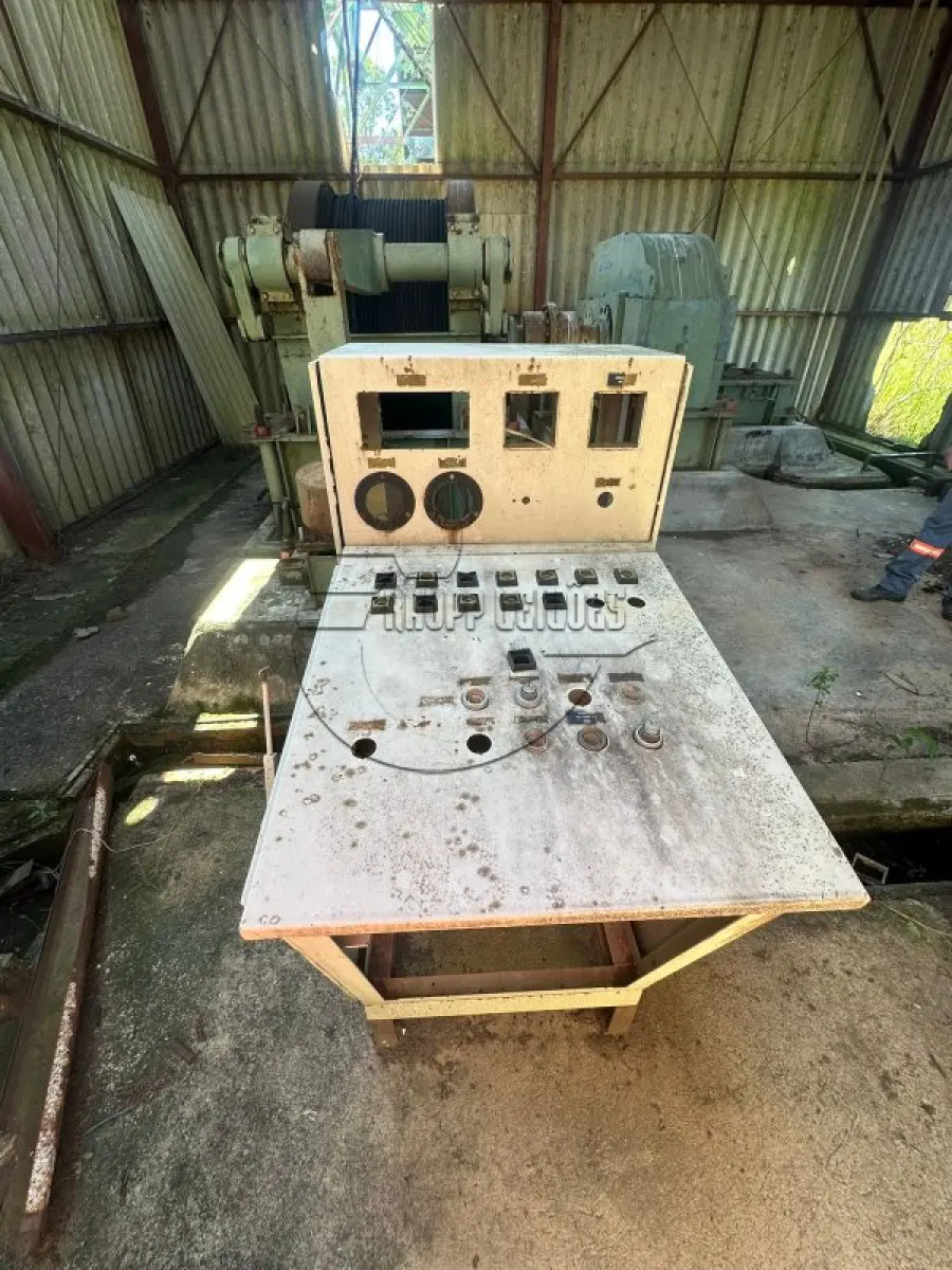 LOTE 051 - (Unidade de MINAS DO LEÃO P1) Conjunto de guincho/tambor - barracão - torre de ferro | Apregoado apenas caso o LOTE 045 NÃO SEJA VENDIDO