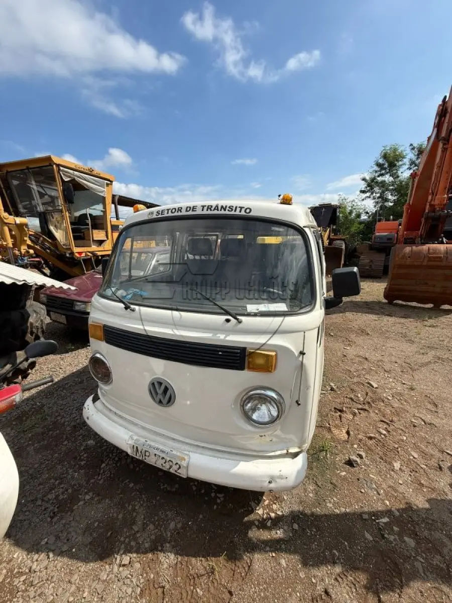 LOTE 002 - Um veículo KOMBI VOLKSWAGEN,  ano/modelo 2005/2005