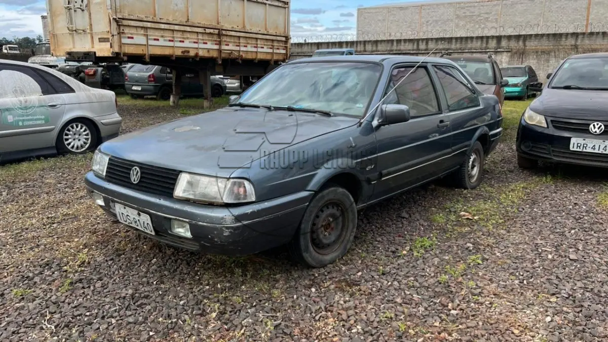 LOTE 006 - 02ª DATA | Um veículo VW/SANTANA GLS 2000, ano/mod 1991/1992