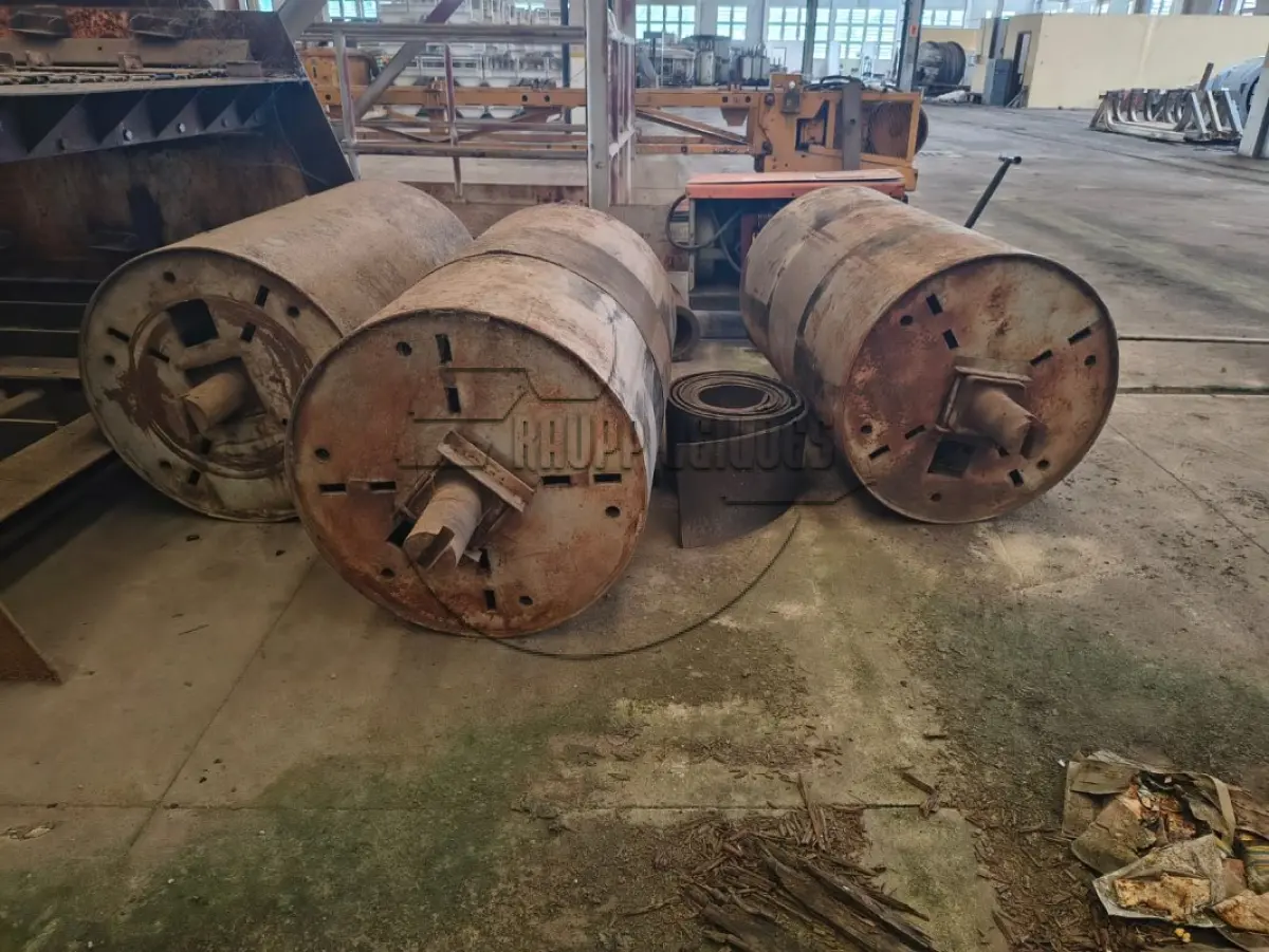 LOTE 071 - (Unidade de MINAS DO LEÃO P2) Estruturas de ferro - roletes - vigas - entre outras sucatas | Apregoado apenas caso o LOTE 053 NÃO SEJA VENDIDO