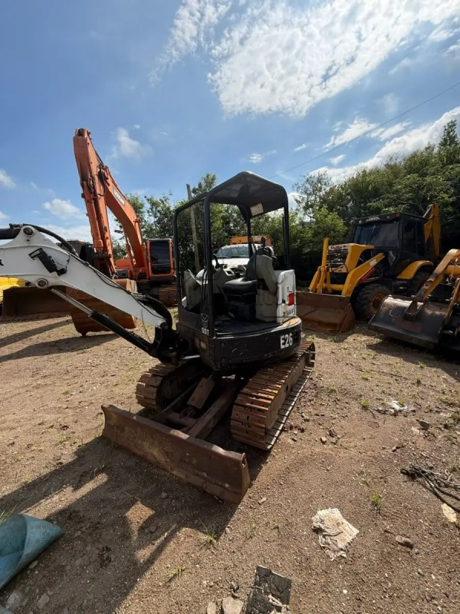 LOTE 012 - Uma MINI ESCAVADEIRA HIDRÁULICO BOBCAT, ano 2018, funcionando
