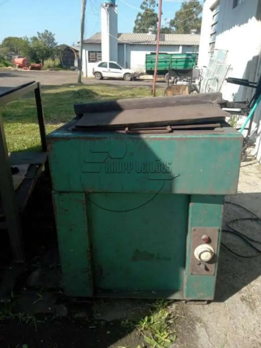 LOTE 052 - (Unidade de MINAS DO LEÃO P1) Cofre - peneiras - estufa - entre outros | Apregoado apenas caso o LOTE 045 NÃO SEJA VENDIDO