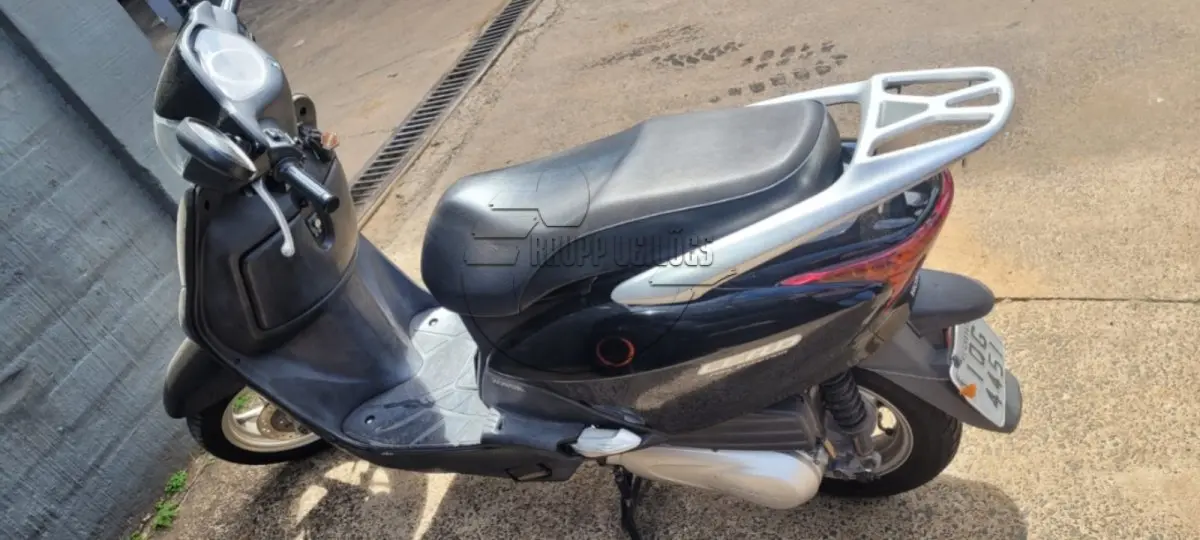 LOTE 010 - Uma motocicleta HONDA/LEAD 110, ano/mod 2009/2010