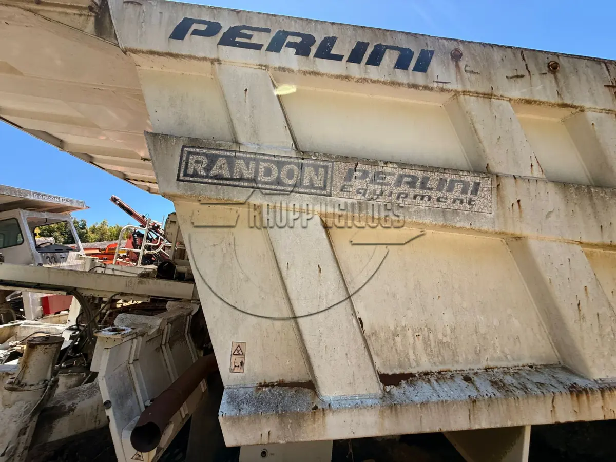 LOTE 035 - (Unidade de CANDIOTA/RS) Caçamba branca, Randon Perlini