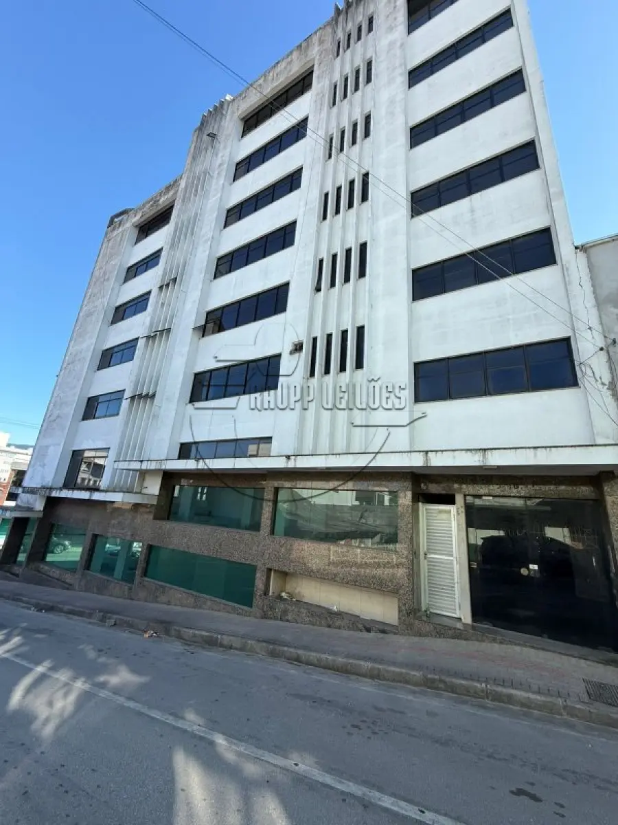 LOTE 001 - 02ª DATA | (SÃO JOÃO BATISTA/SC) Um prédio de esquina c/ aprox. 1.684,18m², no Bairro Centro