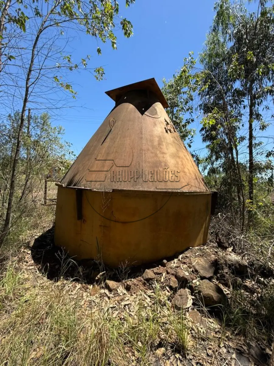 LOTE 038 - (Unidade de CANDIOTA/RS) Armários p/ disjuntores - gaiola p/ compressor - entre outras sucatas