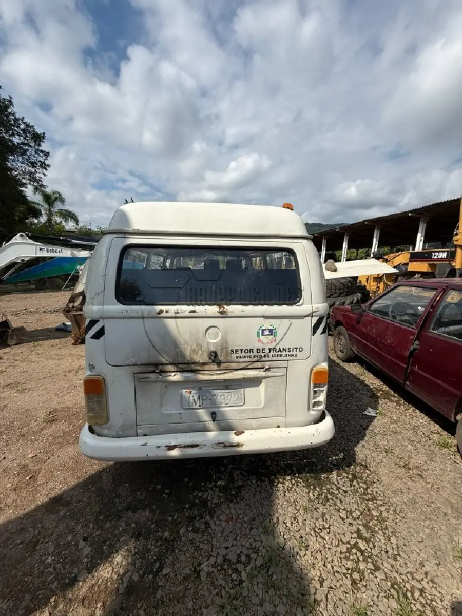 LOTE 002 - Um veículo KOMBI VOLKSWAGEN,  ano/modelo 2005/2005