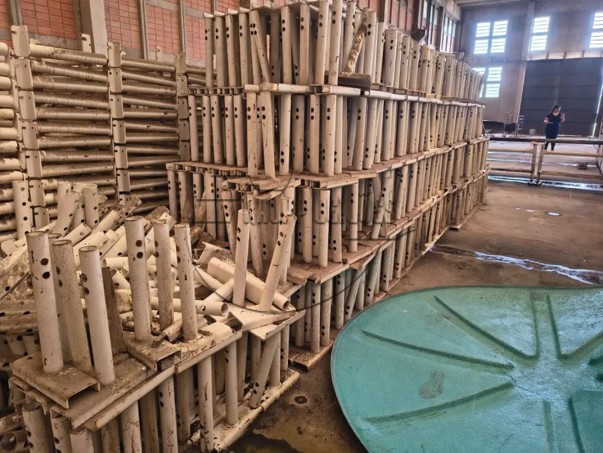 LOTE 072 - 02ª DATA | (Unidade de MINAS DO LEÃO P2) Estruturas de ferro - cestos - tubos de ferro - rolos - entre outros | Apregoado apenas caso o LOTE 053 NÃO SEJA VENDIDO