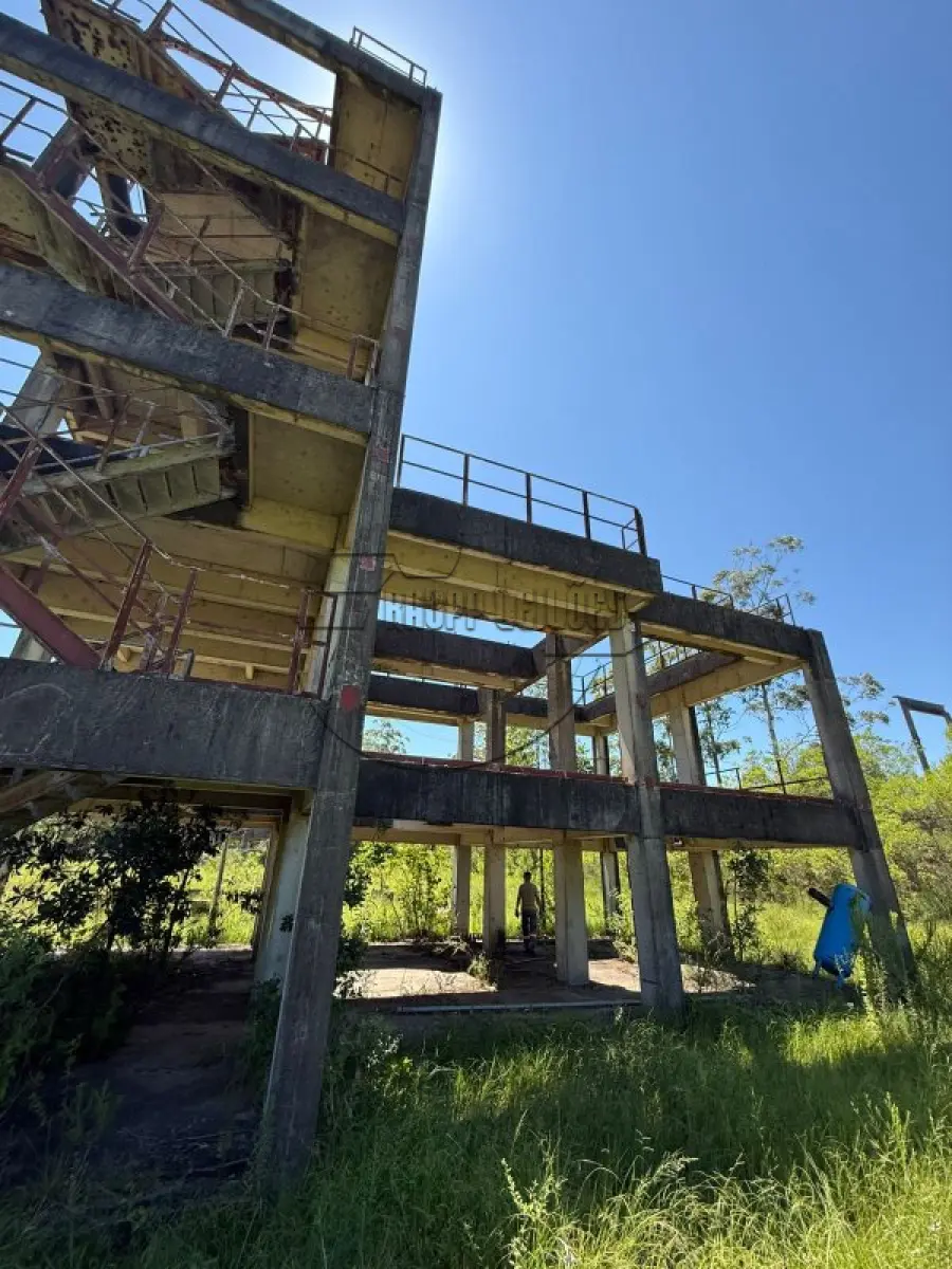 LOTE 051 - (Unidade de MINAS DO LEÃO P1) Conjunto de guincho/tambor - barracão - torre de ferro | Apregoado apenas caso o LOTE 045 NÃO SEJA VENDIDO