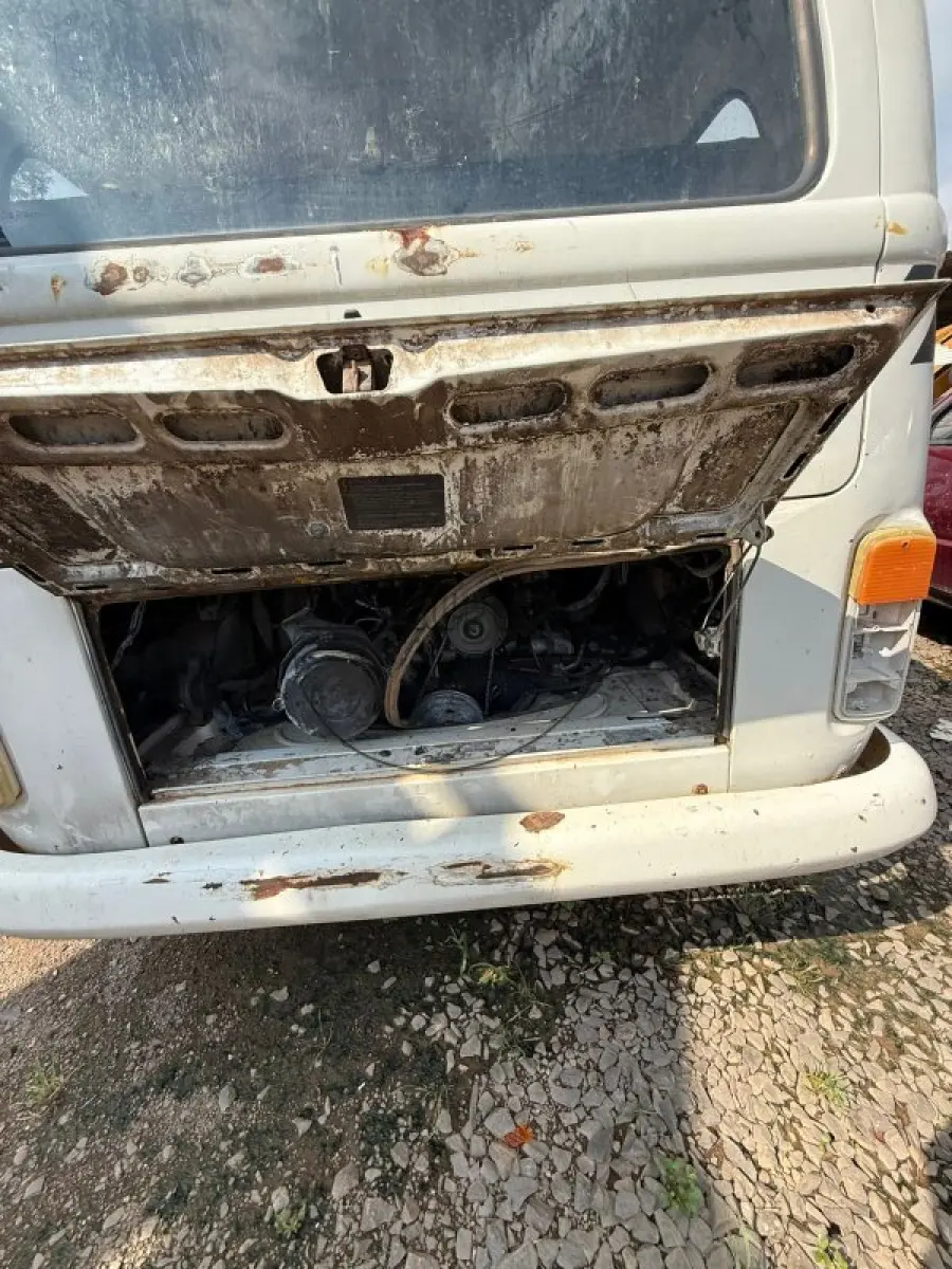 LOTE 002 - Um veículo KOMBI VOLKSWAGEN,  ano/modelo 2005/2005