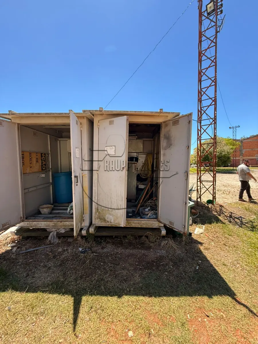 LOTE 038 - (Unidade de CANDIOTA/RS) Armários p/ disjuntores - gaiola p/ compressor - entre outras sucatas