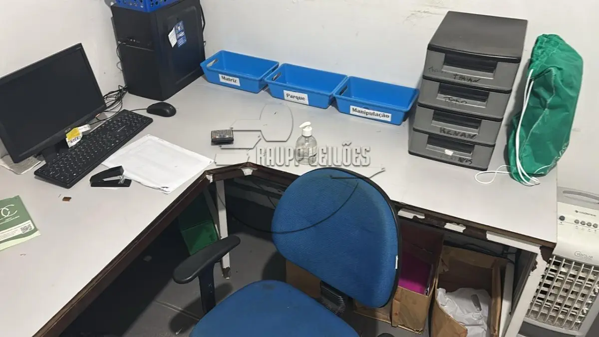 LOTE 007 - **02ª DATA | Diversos mobiliários e eletrodomésticos