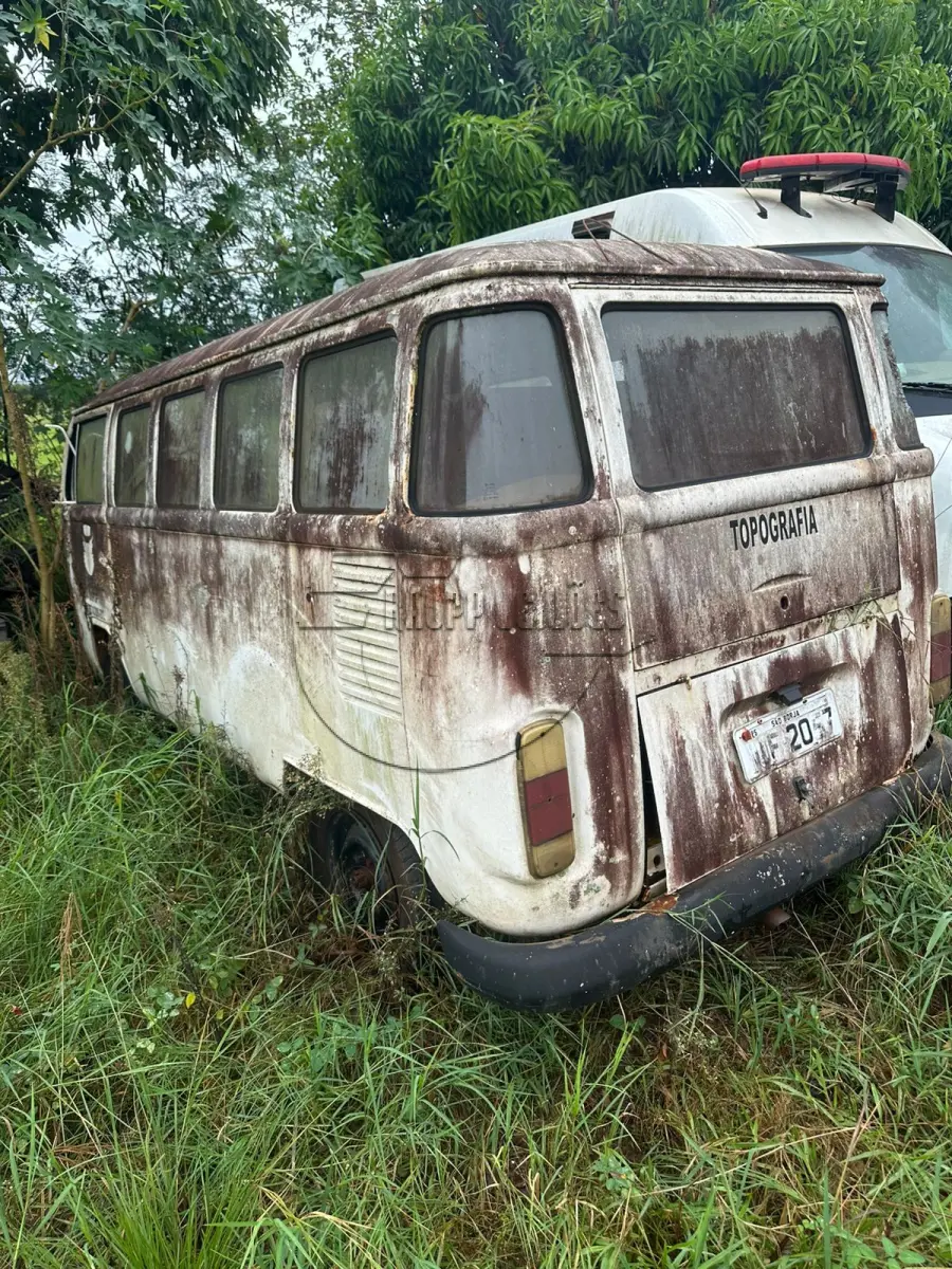LOTE 018 - Veículo marca WW, modelo Kombi Standard, ano de fabricação 1986