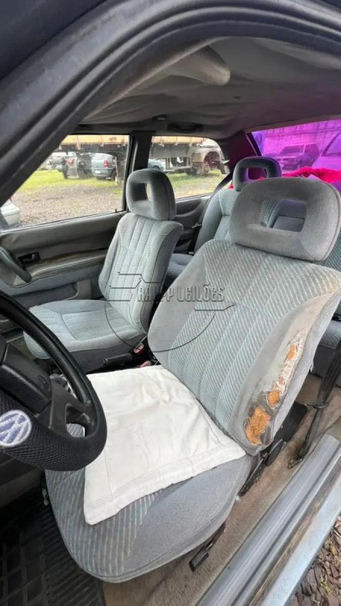 LOTE 006 - 02ª DATA | Um veículo VW/SANTANA GLS 2000, ano/mod 1991/1992