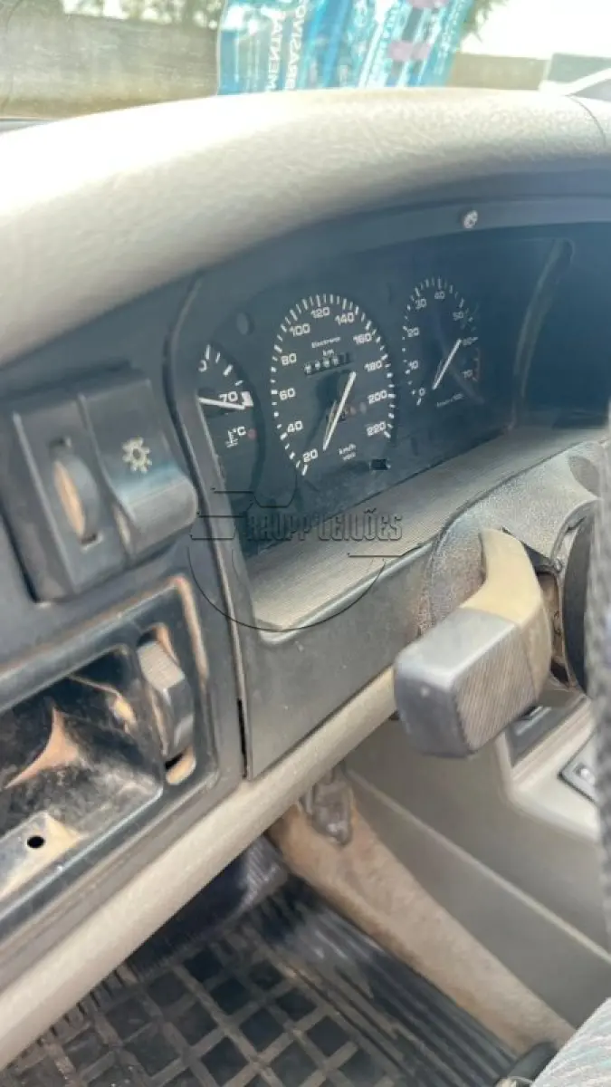 LOTE 006 - 02ª DATA | Um veículo VW/SANTANA GLS 2000, ano/mod 1991/1992