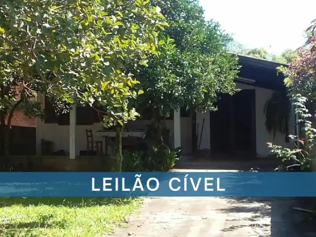 LEILÃO JUDICIAL - UM TERRENO, C/ BENFEITORIAS, EM GRAVATAÍ/RS