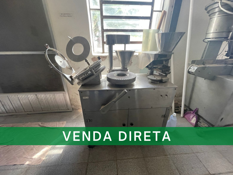 VENDA DIRETA - Uma encapsuladora semiautomática com alimentação de pó