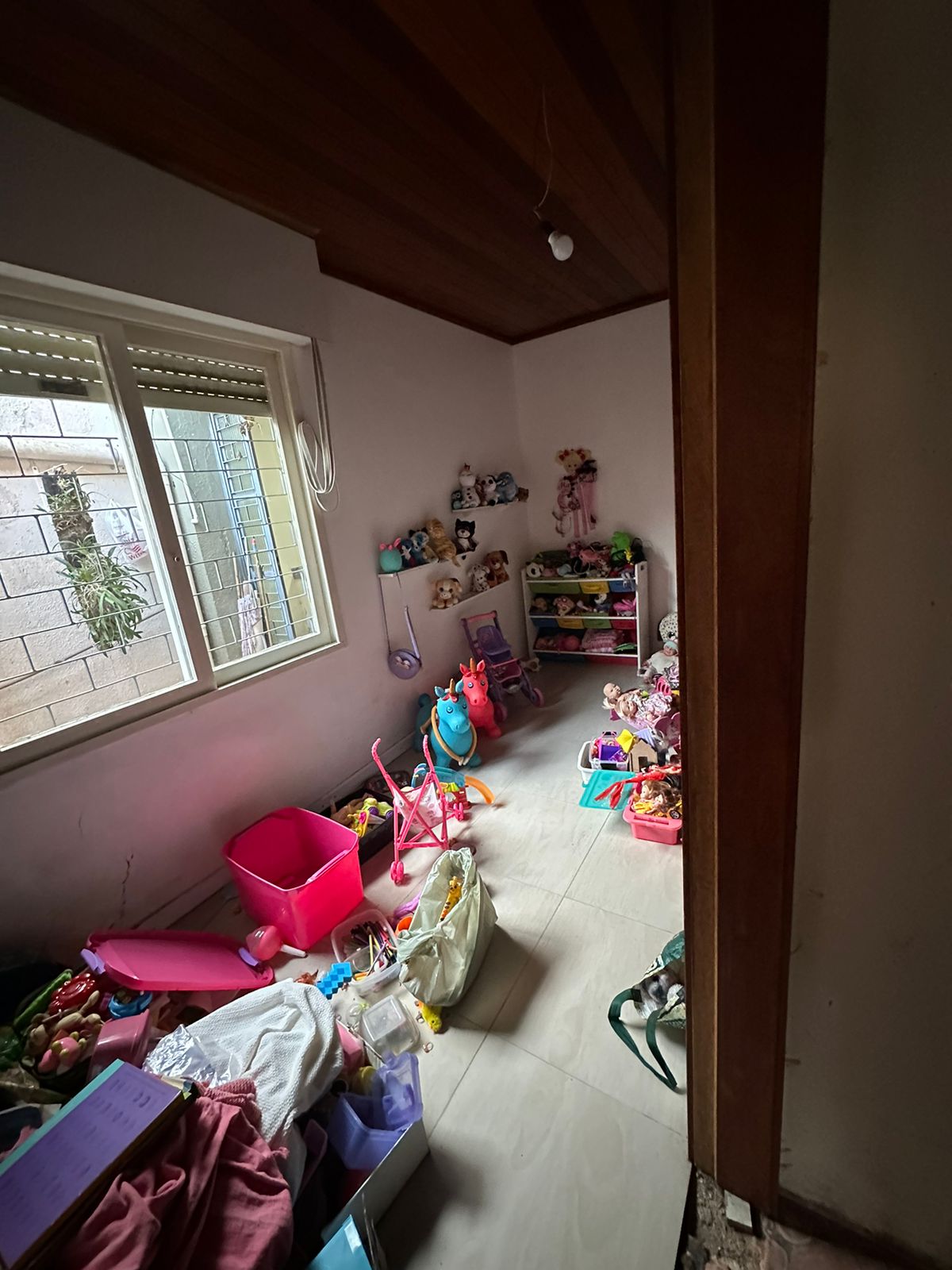 (PORTO ALEGRE/RS) Uma casa de alvenaria c/ 53,97m², no Bairro Rubem Berta, localizado em Porto Alegre - RS